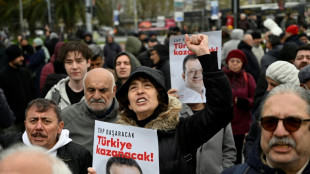 Protestos na Turquia transcendem prisão de prefeito