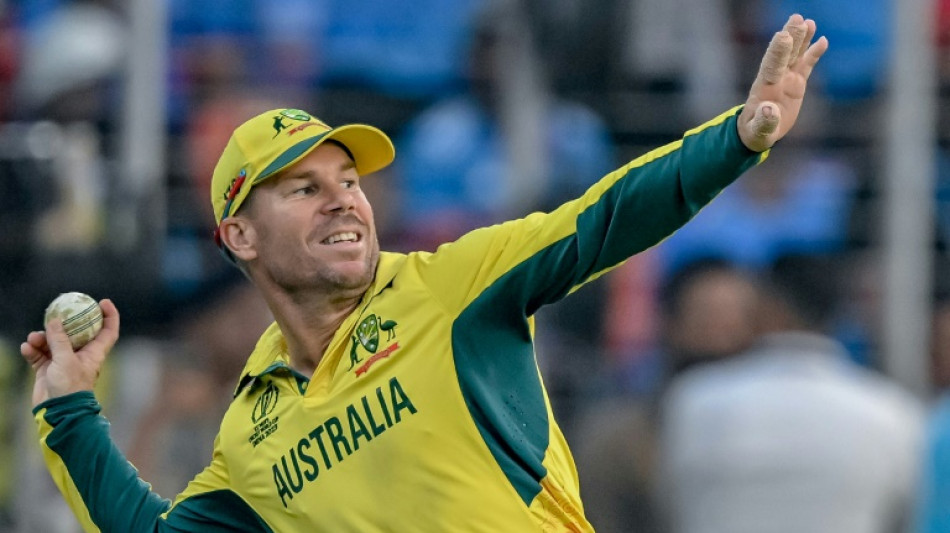 Khawaja defends 'hero' Warner after stinging Johnson criticism