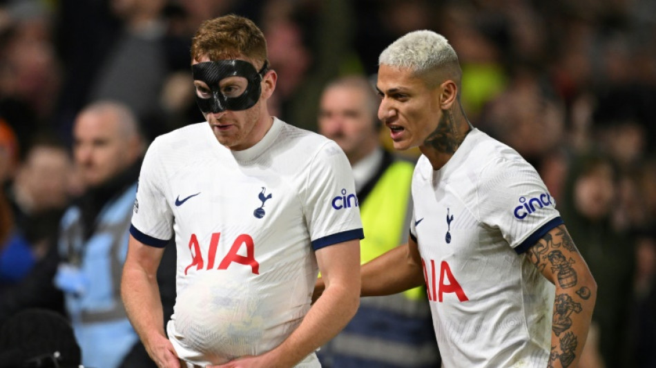 Spurs sink Forest to maintain revival