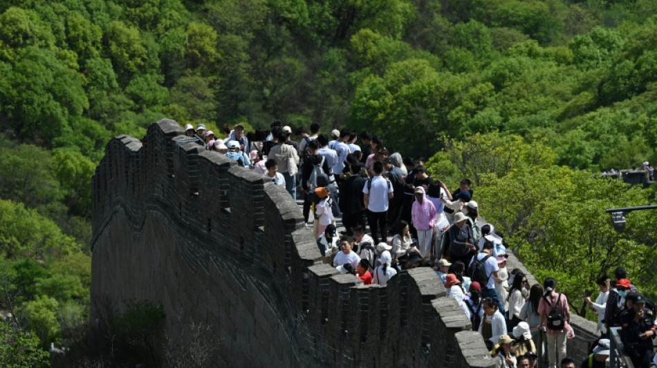 China deporta a unos turistas japoneses por enseñar las nalgas en la Gran Muralla