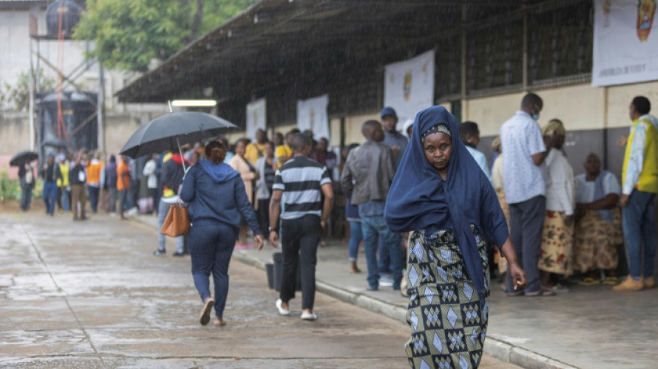 Moçambique encerra votação para eleger presidente e Parlamento em clima de tensão