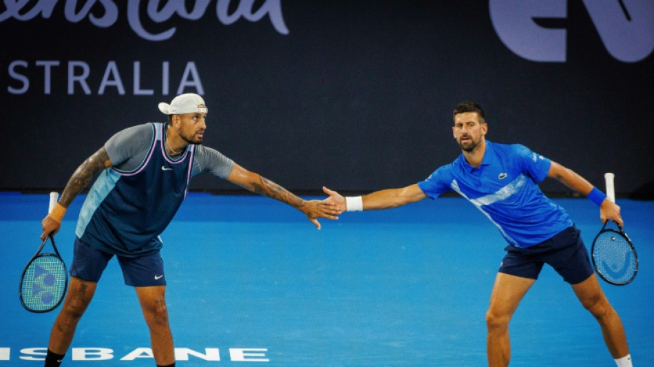 Djokovic inicia temporada em Brisbane com vitória nas duplas ao lado de Kyrgios