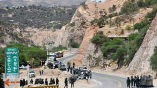 Manifestantes bloqueiam reduto político de Evo Morales para evitar sua prisão