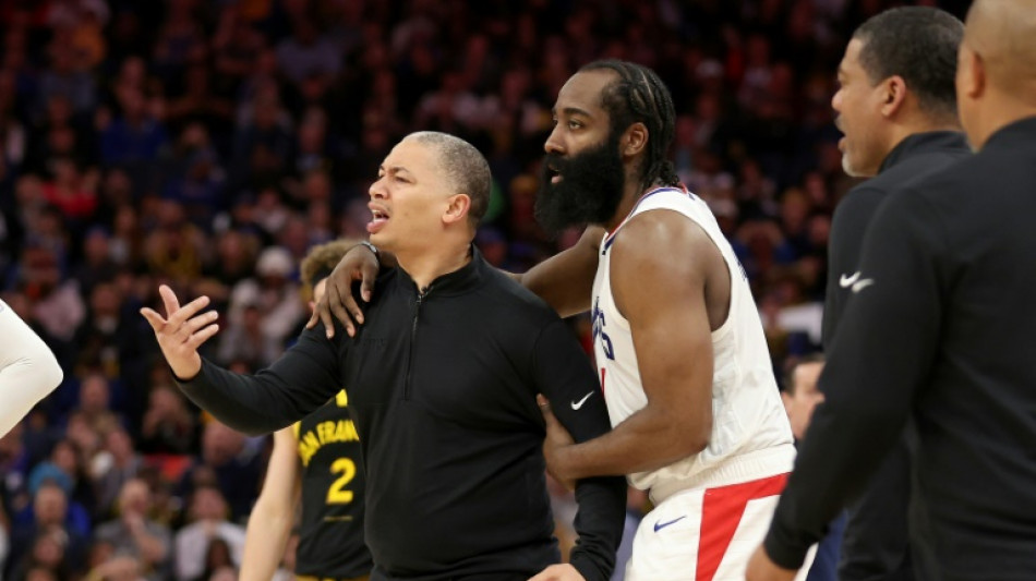 Lue fined $35,000 over ref 'cheating' outburst 