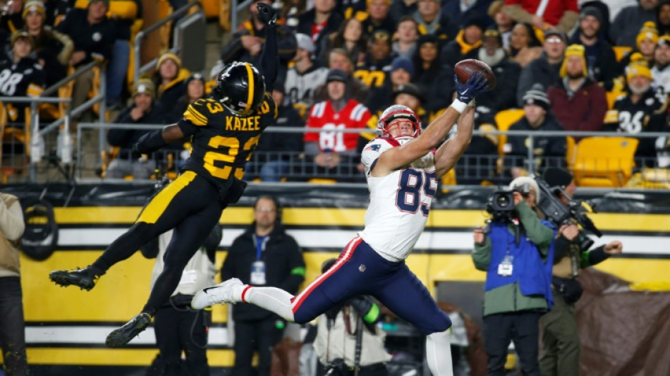 Patriots hold off Steelers rally to snap losing streak