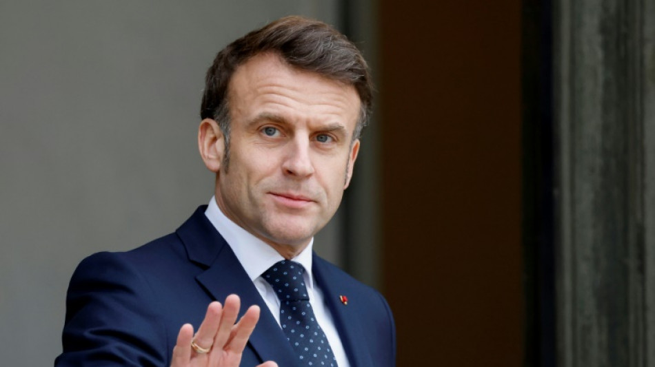 Macron réunit les chefs de partis sur la "menace russe" et la défense européenne