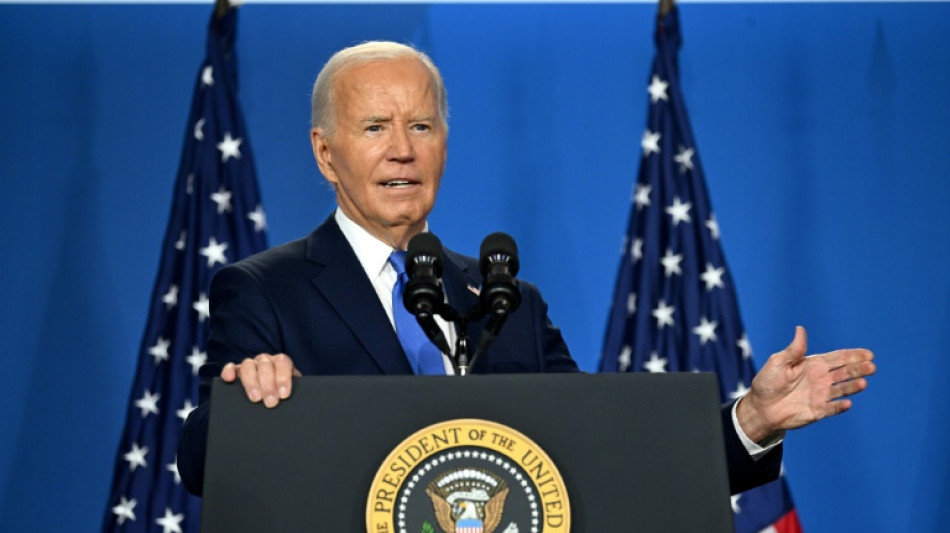 Biden digs in as gaffes highlight election concerns