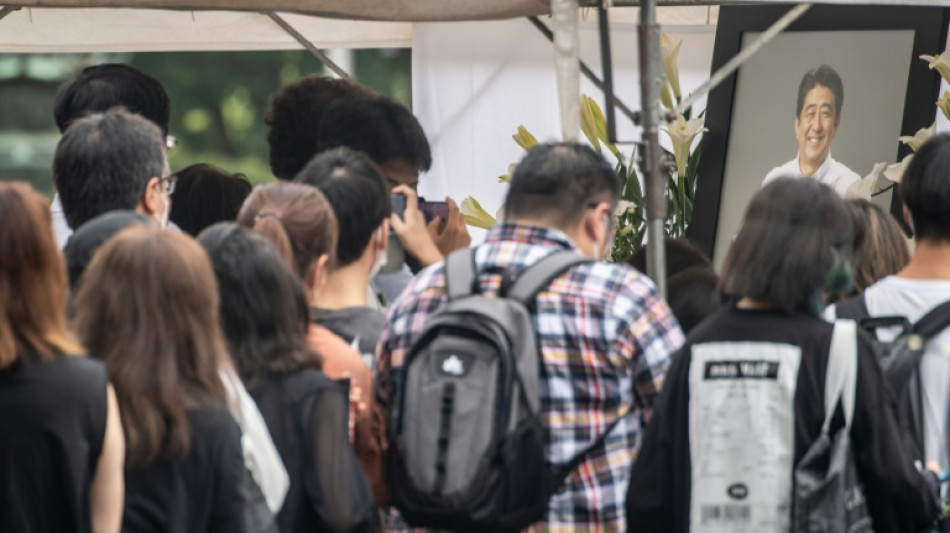 Des milliers de Japonais rendent hommage à Shinzo Abe le jour de ses funérailles