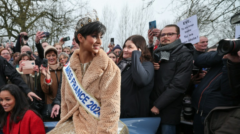 Bain de foule et pluie de compliments pour la nouvelle miss France dans son village du Nord