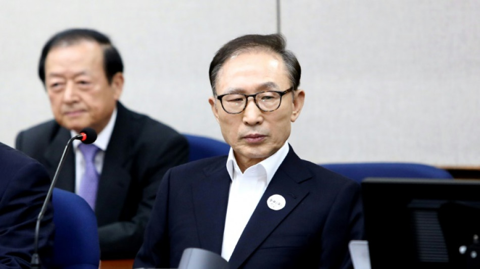 Séoul accorde sa grâce à l'ex-président Lee Myung-bak emprisonné pour corruption