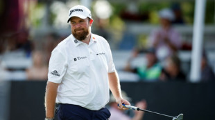 Back-nine birdie binge lifts Lowry to Bay Hill lead