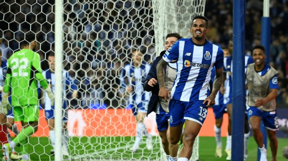 Com gol no fim, Porto vence Arsenal (1-0) na ida das oitavas da Champiopns