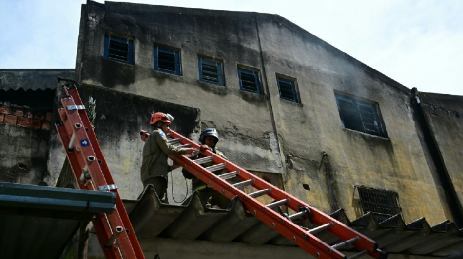 Un incendio en una fábrica de disfraces del Carnaval deja 21 heridos en Rio de Janeiro