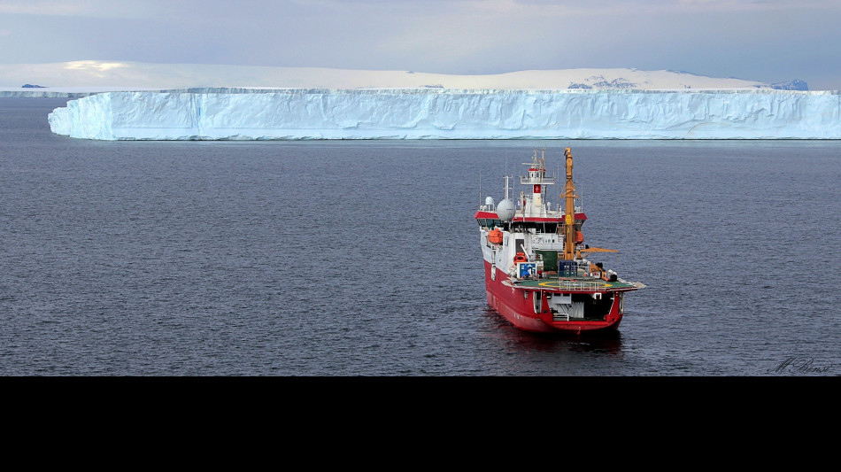 La nave da ricerca Laura Bassi riparte verso l'Antartide