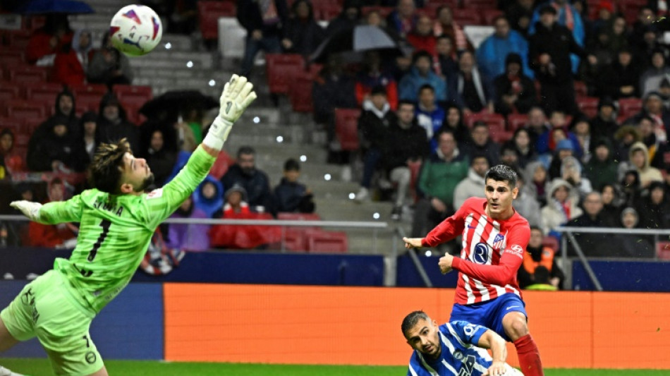 El Atlético gana 2-1 al Alavés y se sube al podio de LaLiga