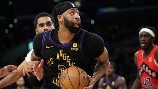 Davis rallies Lakers in thriller over Raptors