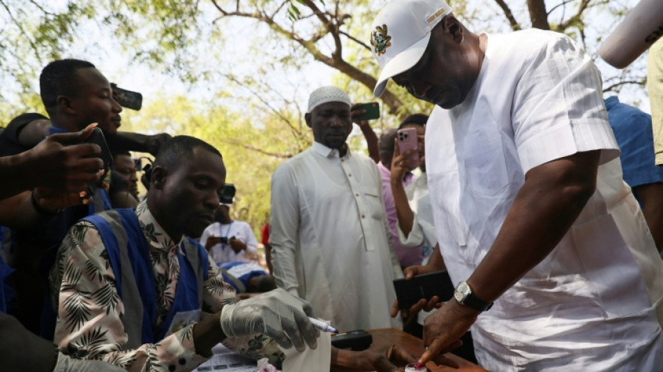 Expresidente Mahama gana las elecciones presidenciales de Ghana