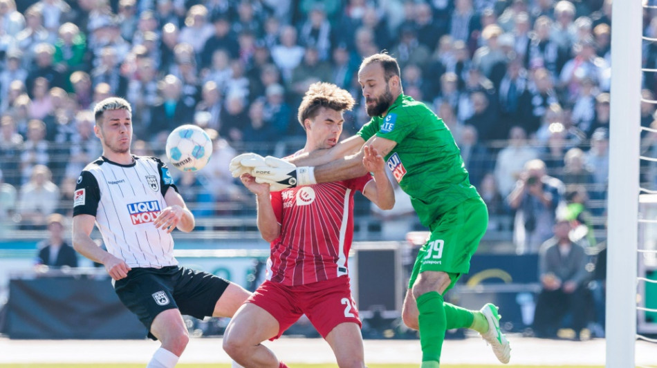 Waldschmidt erlöst Köln spät