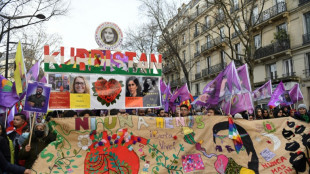 Des milliers de manifestants à Paris en hommage à trois militantes kurdes assassinées en 2013