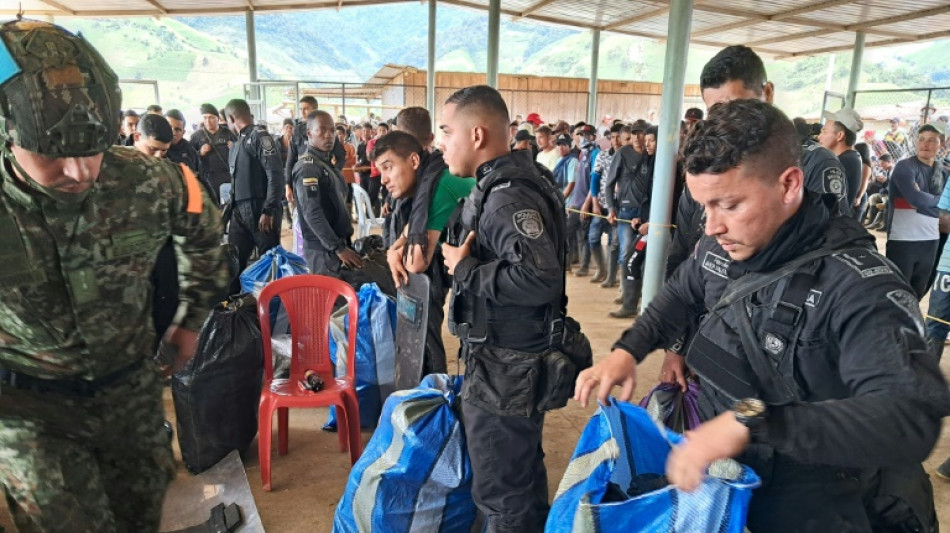 São libertados os 29 policiais e militares retidos desde quinta-feira na Colômbia