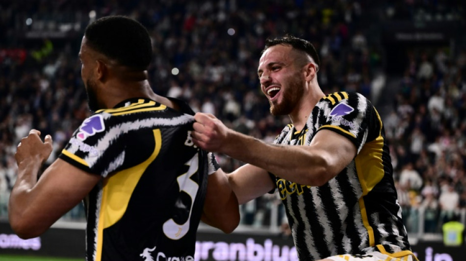 Juve scrape past Fiorentina, Napoli win with stunners at Monza