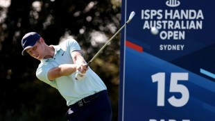 Schoolgirl leads women's Australian Open as Davis sets men's pace