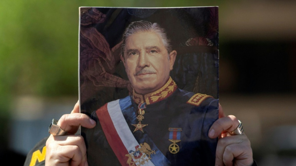 España retira una condecoración militar que otorgó a Pinochet en 1975