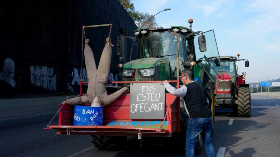 Agricultores espanhóis endurecem protestos contra políticas europeias