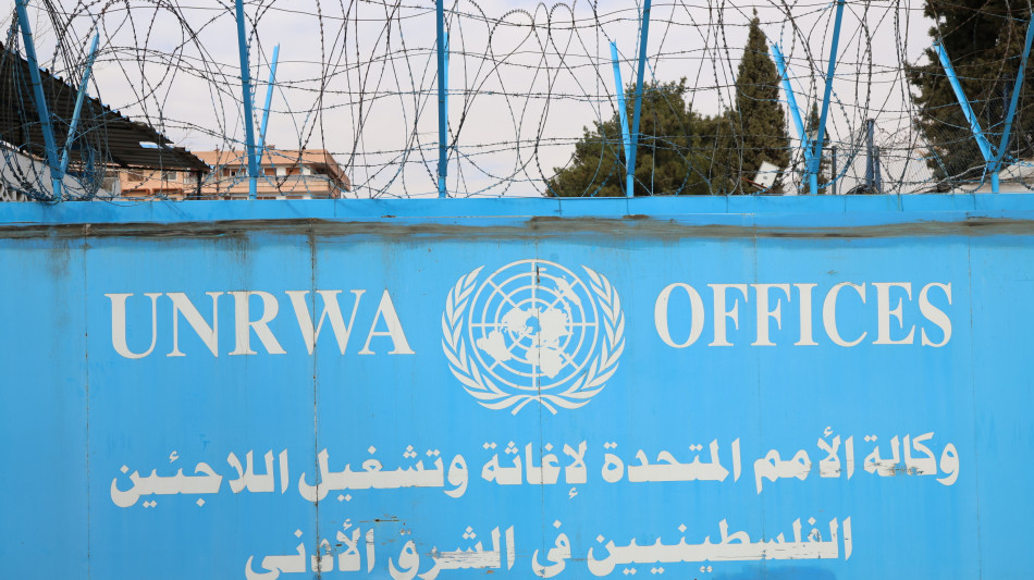 Wafa, coloni assaltano la sede Unrwa a Gerusalemme est