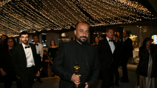 Israel detiene y libera poco después al cineasta palestino ganador de un Oscar