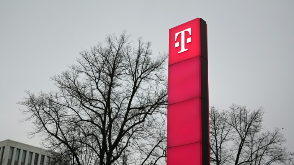 Staatliche KfW reduziert Anteil an der Telekom - Erlös aus Aktien geht an Bahn