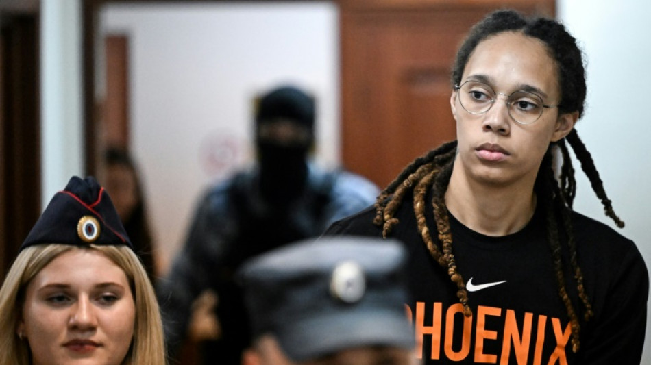 La star du basket Griner dit avoir apporté du cannabis par inadvertance en Russie