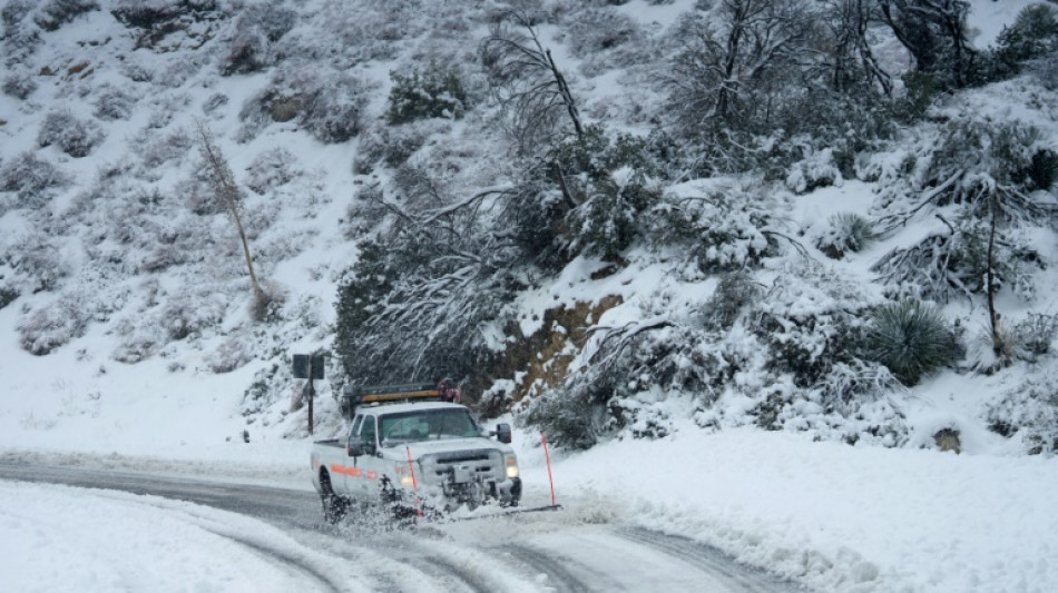 Heavy snow hits parts of southern California