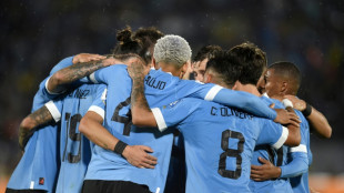 Uruguai bate Bolívia (3-0) em casa na volta de Suárez e é líder provisório das Eliminatórias