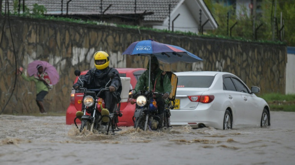 15 killed as flooding hits Kenya