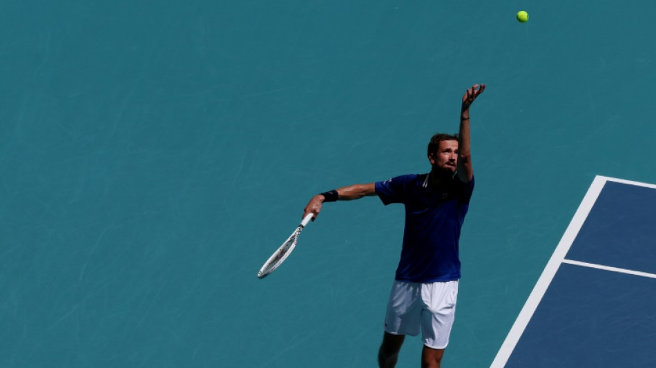 Medvedev eases through in Miami, Ruud out