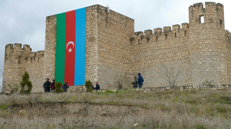 Asberbaidschaner kehren in zurückeroberte Gebiete in Berg-Karabach zurück