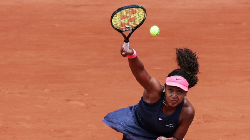 Osaka sobrevive em estreia complicada em Roland Garros e espera por Swiatek