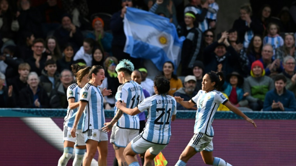 Argentina arranca empate dramático contra África do Sul (2-2) e segue viva na Copa feminina