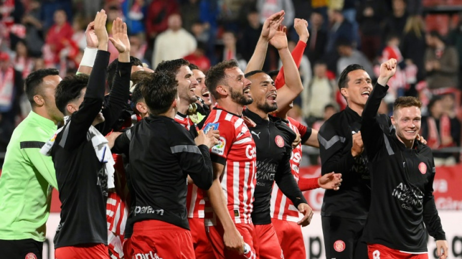 Girona vence Real Madrid (4-2) com 4 gols de Castellanos e Barça fica mais perto do título