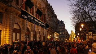 Paris: évacuation sous tension des jeunes migrants occupant  la Gaîté lyrique