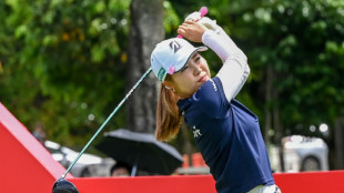 Furue keeps cool under sweltering heat to lead in Singapore

