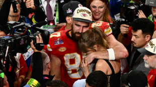 Astro da NFL Travis Kelce doa US$ 100 mil a vítimas de tiroteio em desfile