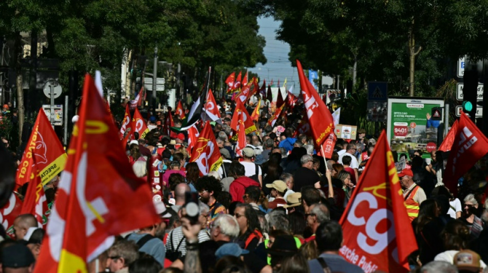 Salaires et retraites: premiers défilés de la CGT et des lycées bloqués avant le discours du Premier ministre