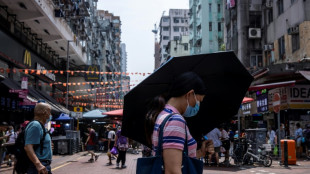 Líder de Hong Kong anuncia mayores alivios a restricciones por pandemia