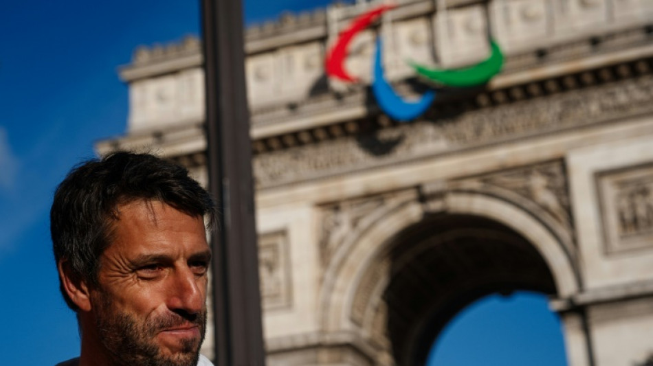 Cerimônia espetacular para 'dar destaque a todos os corpos' na Champs-Élysées