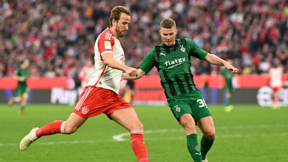 Kane scores to help Bayern keep pace with leaders Leverkusen