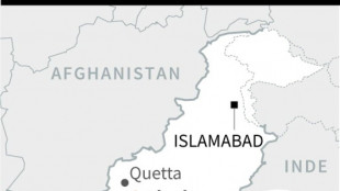 Pakistan: au moins neuf policiers tués dans un attentat suicide contre leur véhicule