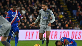 Calvert-Lewin sent off as Everton hold Palace in FA Cup