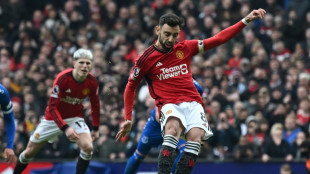 Man Utd sink Everton to boost top four bid, Arsenal eye pole position